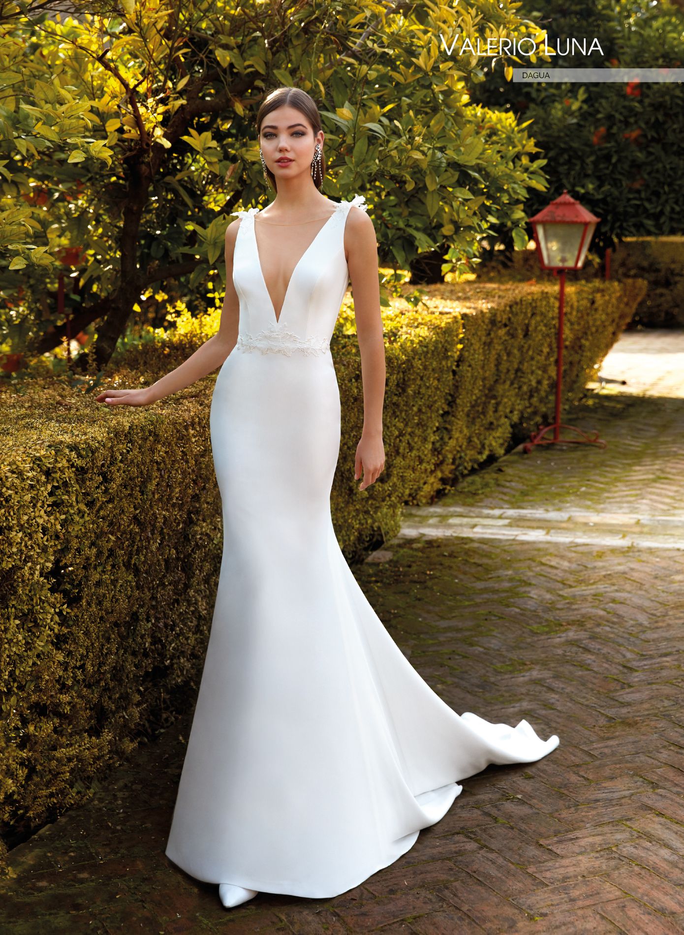 clean cut wedding dress Clean & Modern Wedding Dresses